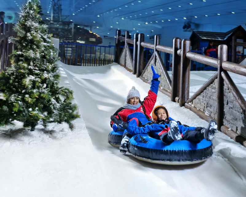 <br />
Ski Dubai